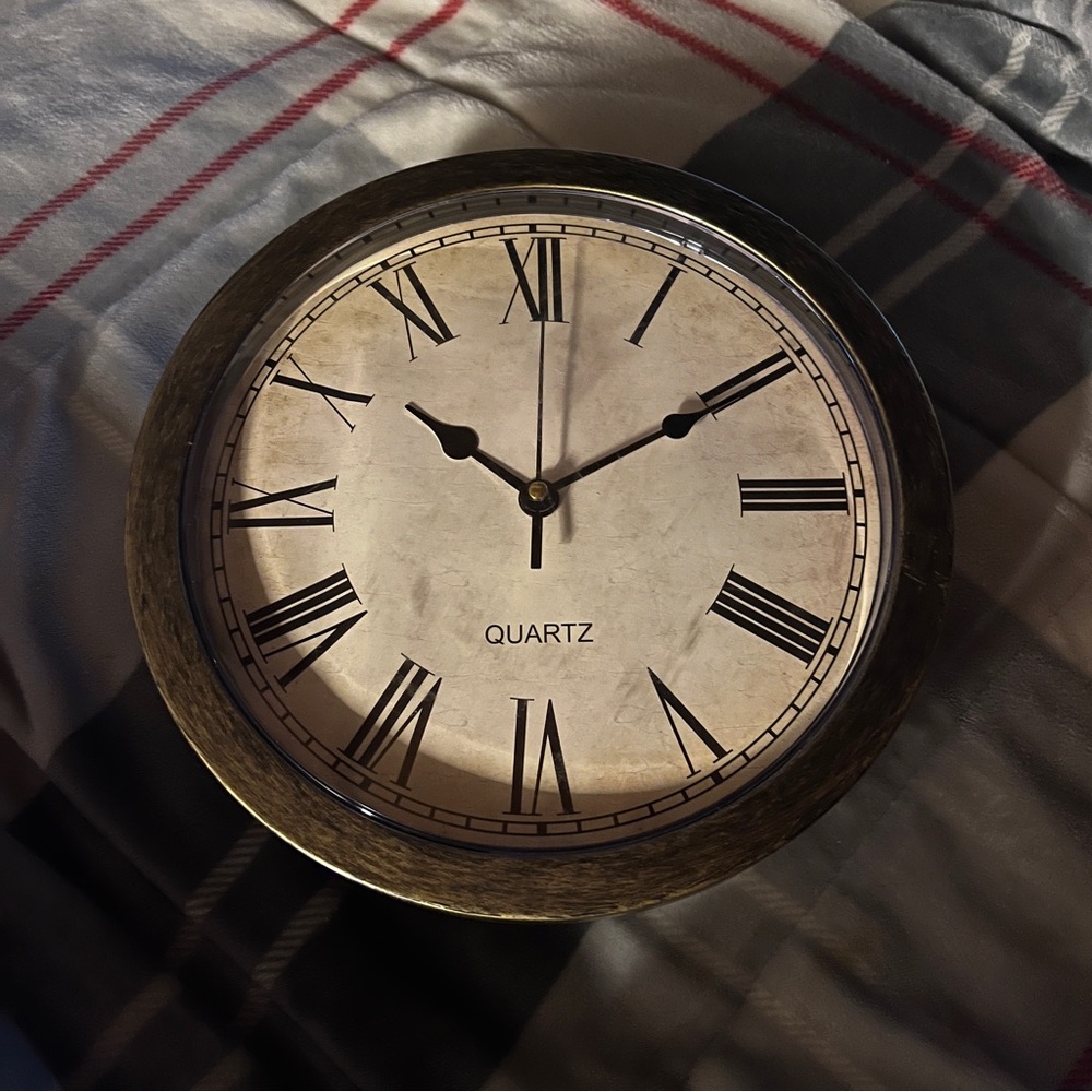 Elegant Antique-Style Wall Clock/safe